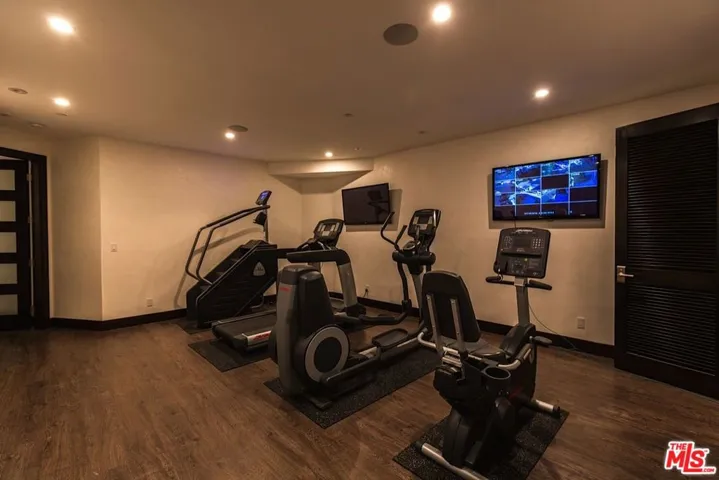 6447 Weidlake Drive, Los Angeles, California 90068