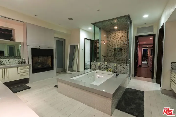 6447 Weidlake Drive, Los Angeles, California 90068