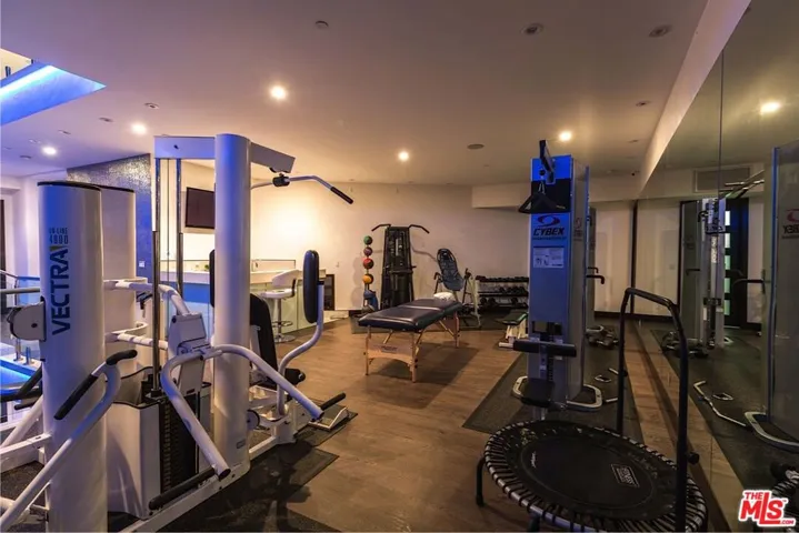 6447 Weidlake Drive, Los Angeles, California 90068