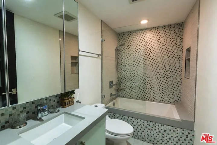 6447 Weidlake Drive, Los Angeles, California 90068
