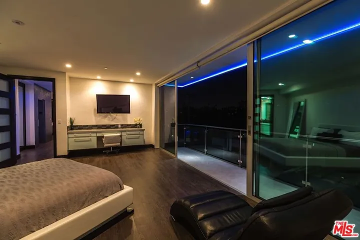 6447 Weidlake Drive, Los Angeles, California 90068
