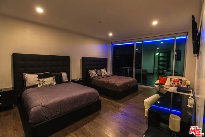 6447 Weidlake Drive, Los Angeles, California 90068