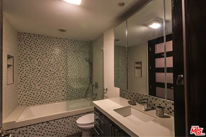 6447 Weidlake Drive, Los Angeles, California 90068