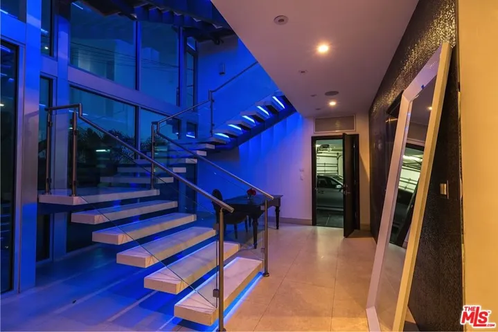 6447 Weidlake Drive, Los Angeles, California 90068