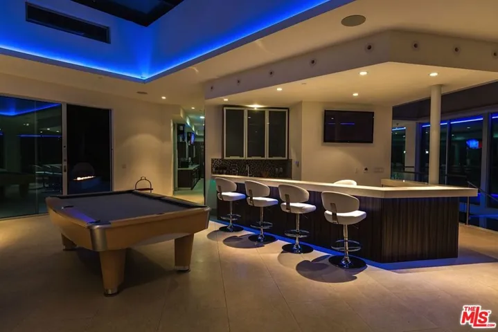 6447 Weidlake Drive, Los Angeles, California 90068
