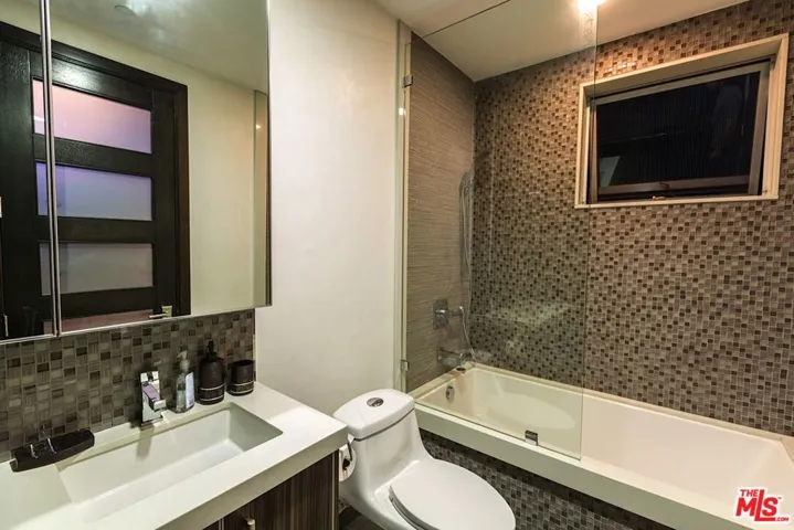 6447 Weidlake Drive, Los Angeles, California 90068