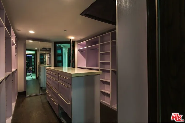 6447 Weidlake Drive, Los Angeles, California 90068