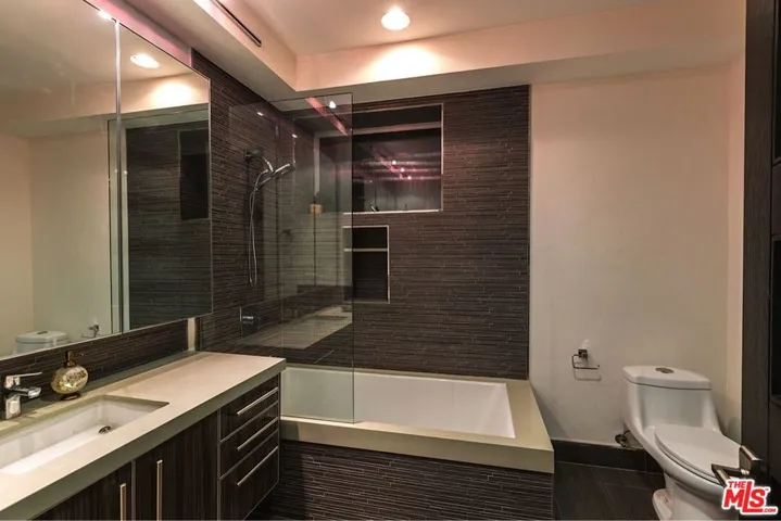 6447 Weidlake Drive, Los Angeles, California 90068