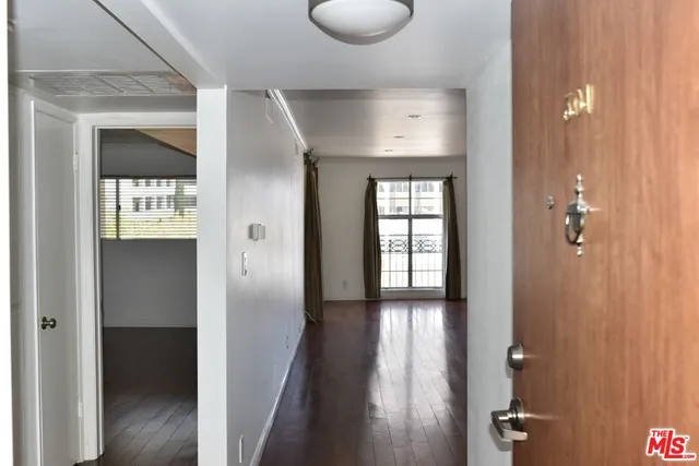 15248 Dickens Street 301, Sherman Oaks, California 91403