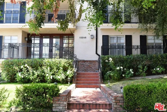 15248 Dickens Street 301, Sherman Oaks, California 91403