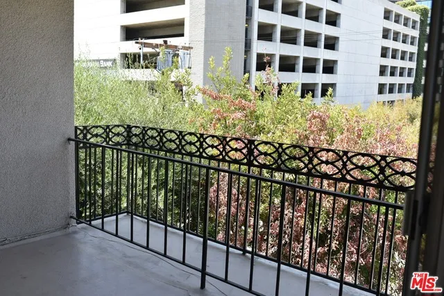 15248 Dickens Street 301, Sherman Oaks, California 91403