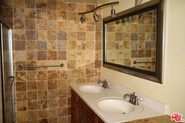 15248 Dickens Street 301, Sherman Oaks, California 91403