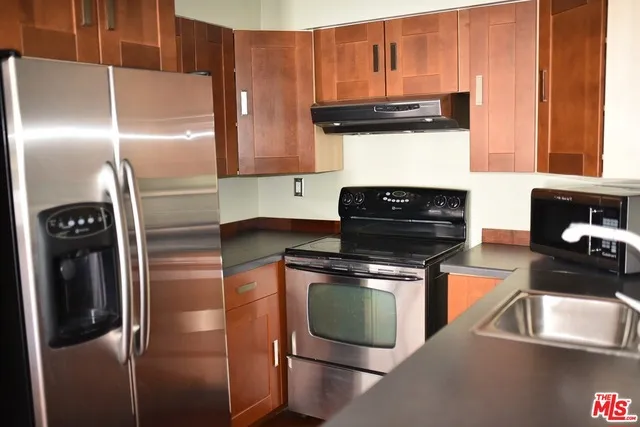 15248 Dickens Street 301, Sherman Oaks, California 91403