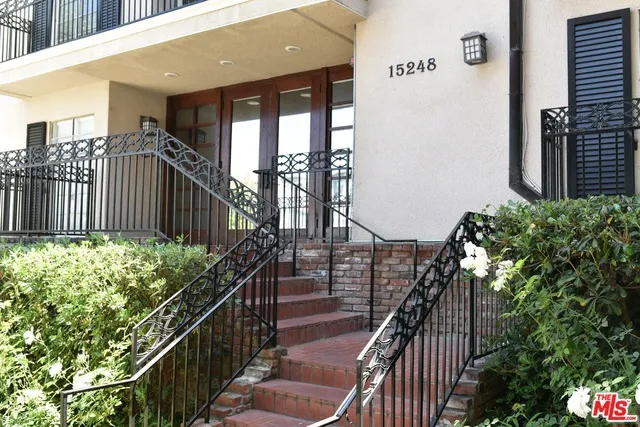 15248 Dickens Street 301, Sherman Oaks, California 91403