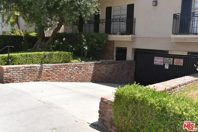 15248 Dickens Street 301, Sherman Oaks, California 91403