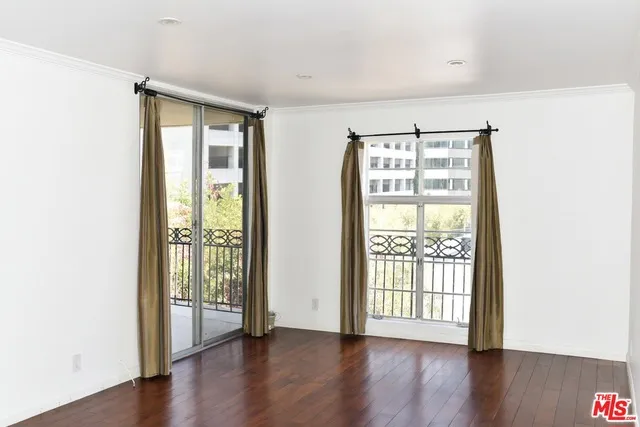 15248 Dickens Street 301, Sherman Oaks, California 91403