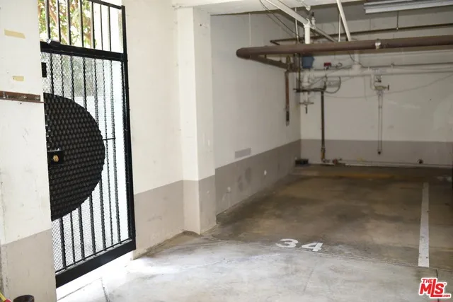 15248 Dickens Street 301, Sherman Oaks, California 91403