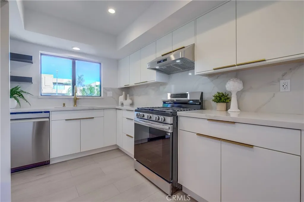 17230 Chatsworth Street 1, Granada Hills, California 91344 home-pic-7