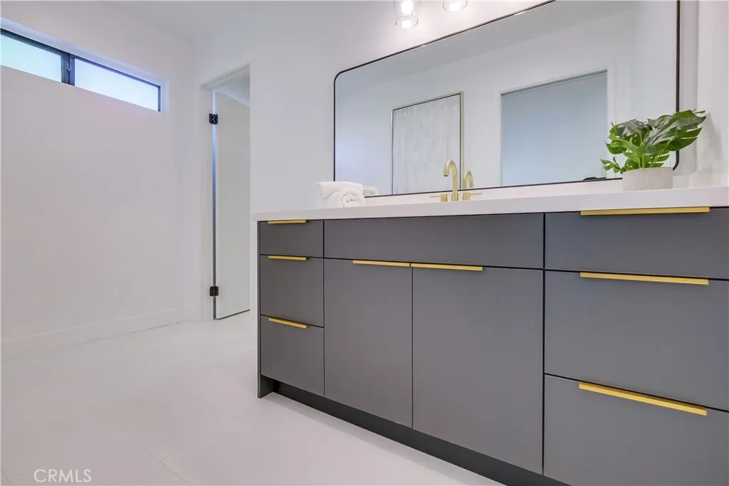 17230 Chatsworth Street 1, Granada Hills, California 91344 home-pic-10