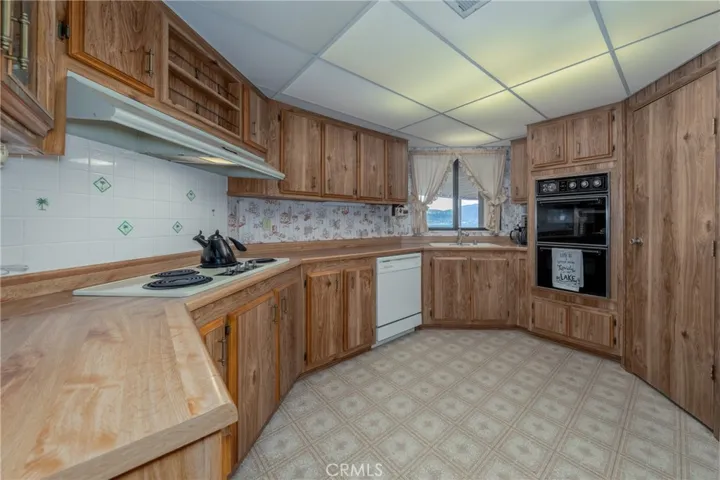 11442 Lakeshore Drive, Clearlake, California 95422