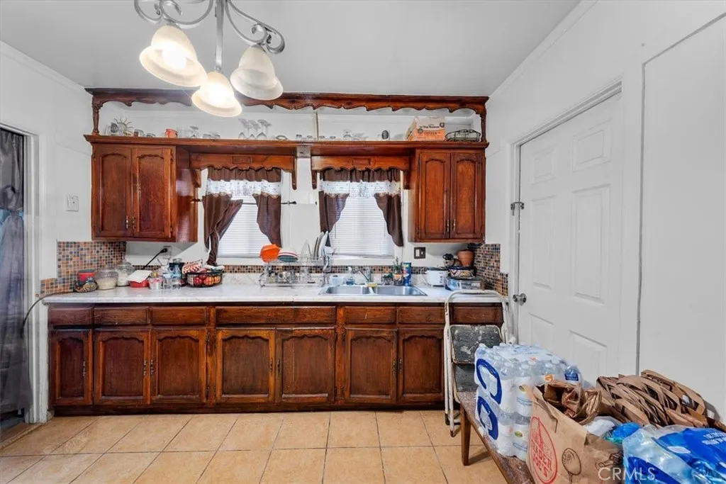 1236 W Martin Luther King Jr Boulevard, Los Angeles, California 90037 home-pic-24