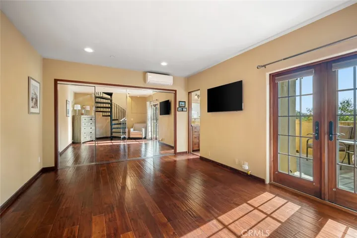 Guest house downstairs, bedroom