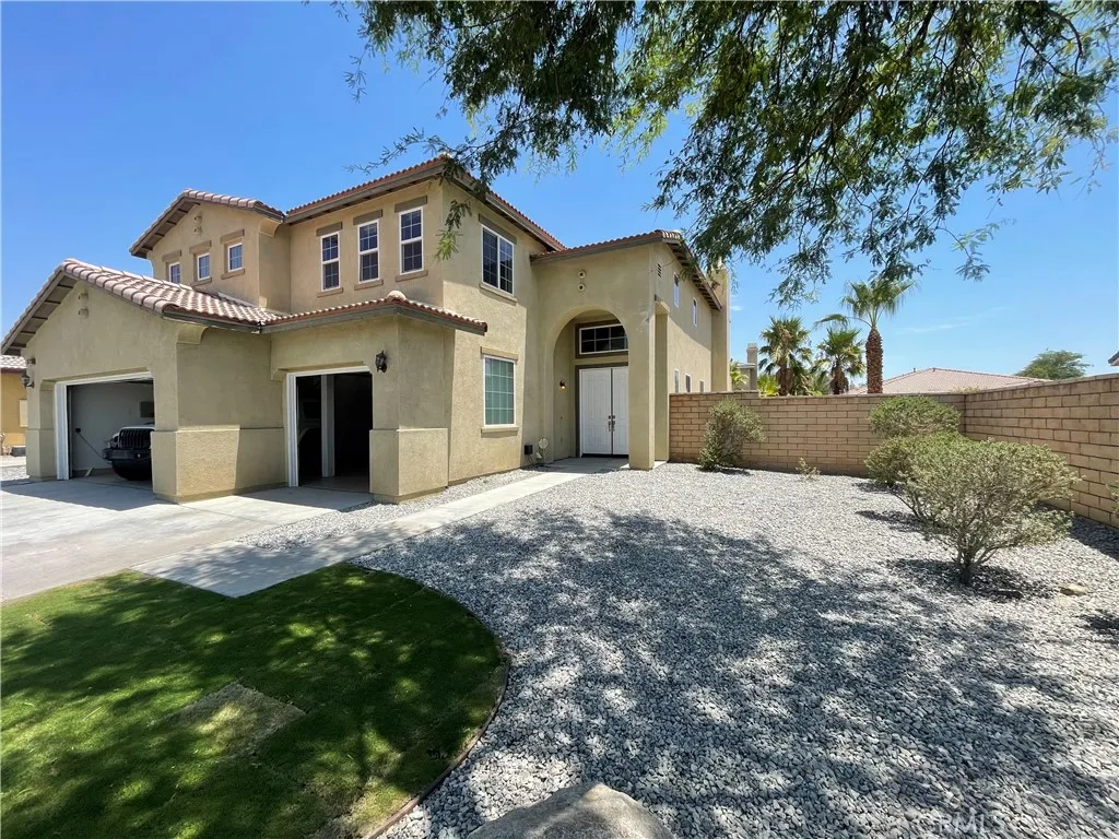 37222 Camden Dr, Indio, California 92203 home-pic-2