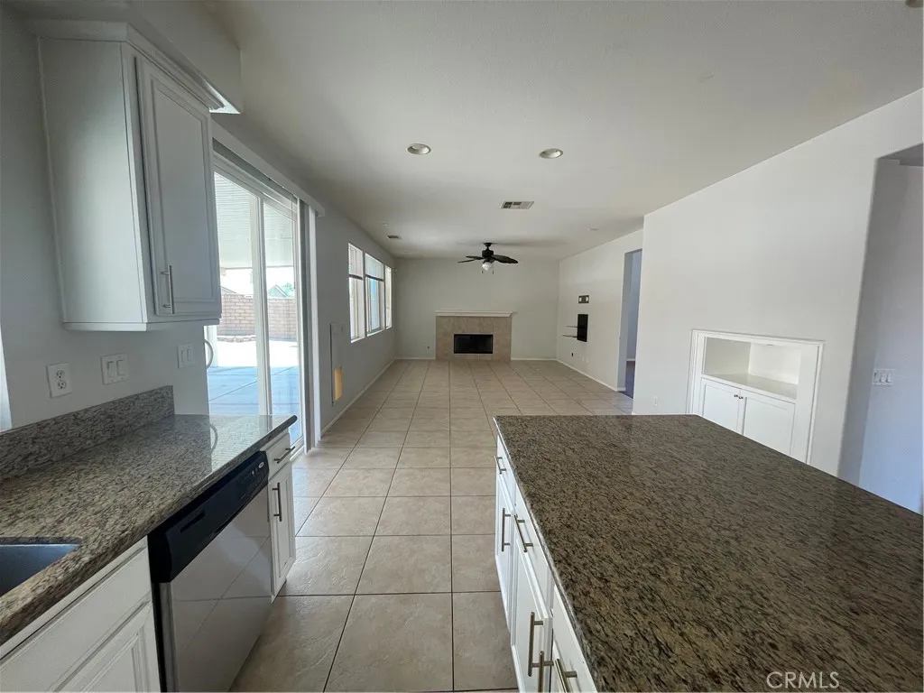 37222 Camden Dr, Indio, California 92203 home-pic-13