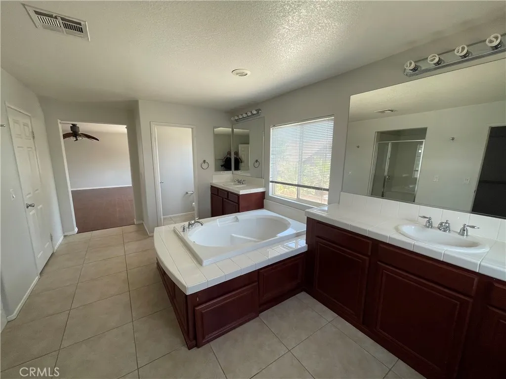 37222 Camden Dr, Indio, California 92203 home-pic-17