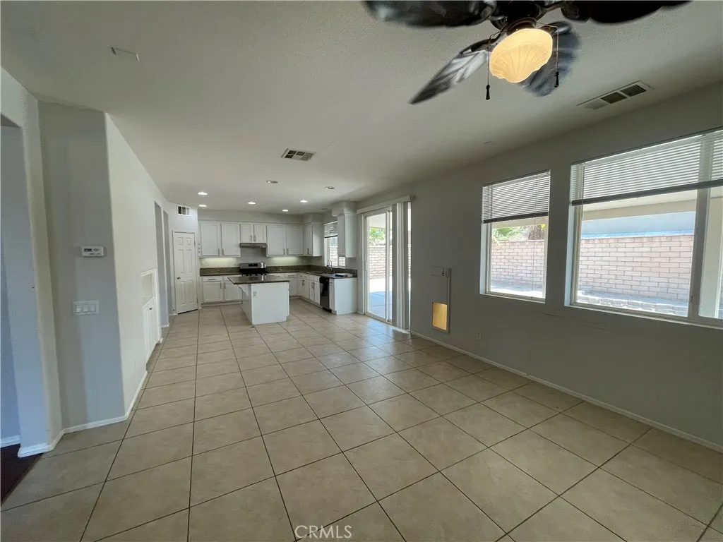 37222 Camden Dr, Indio, California 92203 home-pic-12