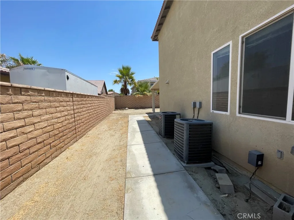 37222 Camden Dr, Indio, California 92203 home-pic-5