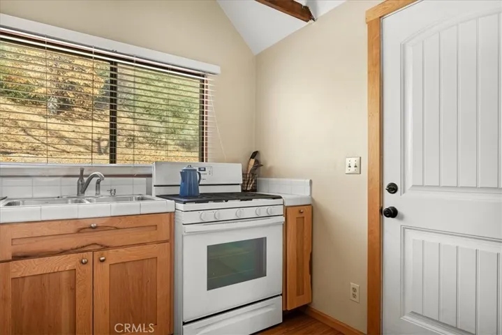 729 Eucalyptus Road, Cedar Glen, California 92321