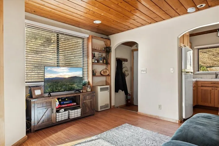 729 Eucalyptus Road, Cedar Glen, California 92321