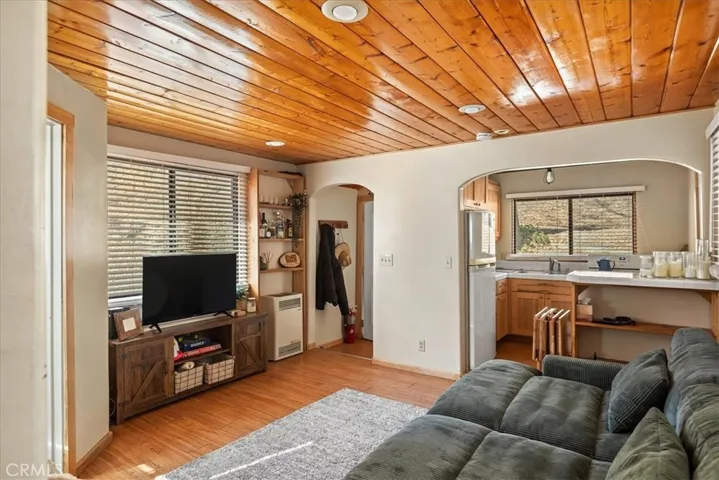 729 Eucalyptus Road, Cedar Glen, California 92321