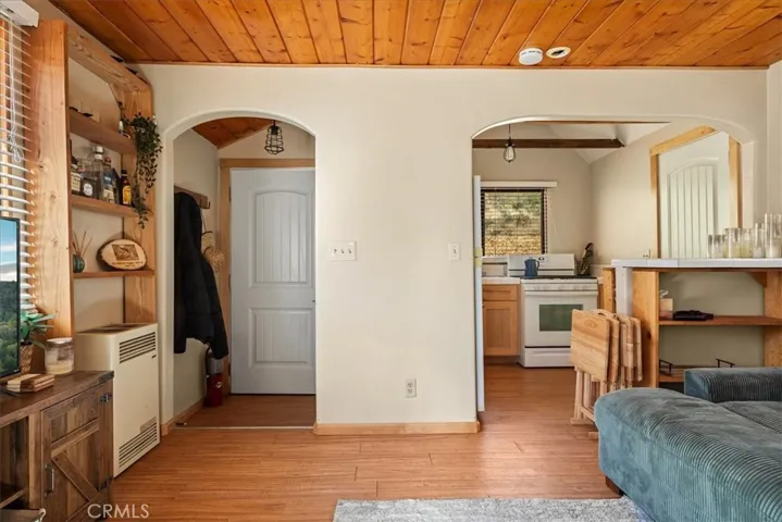729 Eucalyptus Road, Cedar Glen, California 92321