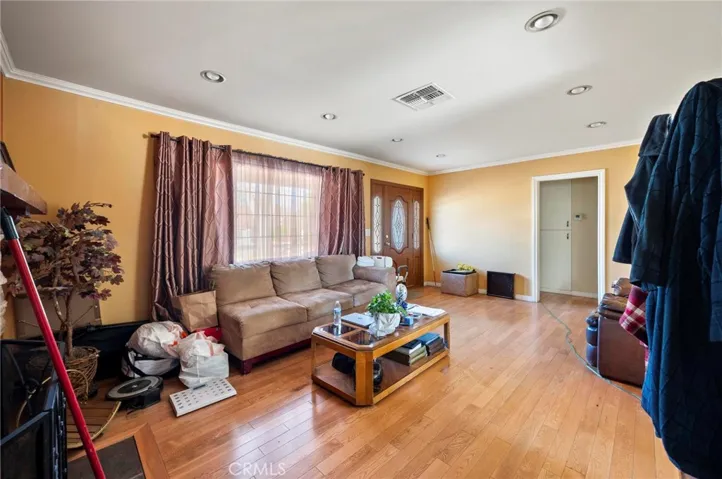 22660 Calvert Street, Woodland Hills, California 91367