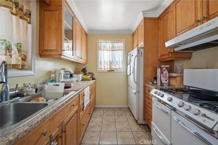 22660 Calvert Street, Woodland Hills, California 91367