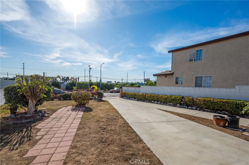 1119 E Colon Street, Wilmington, California 90744 home-pic-21