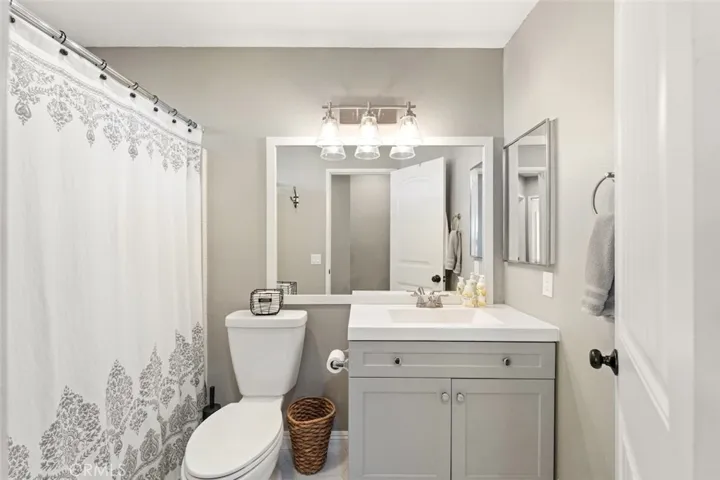 Upstairs hall bathroom