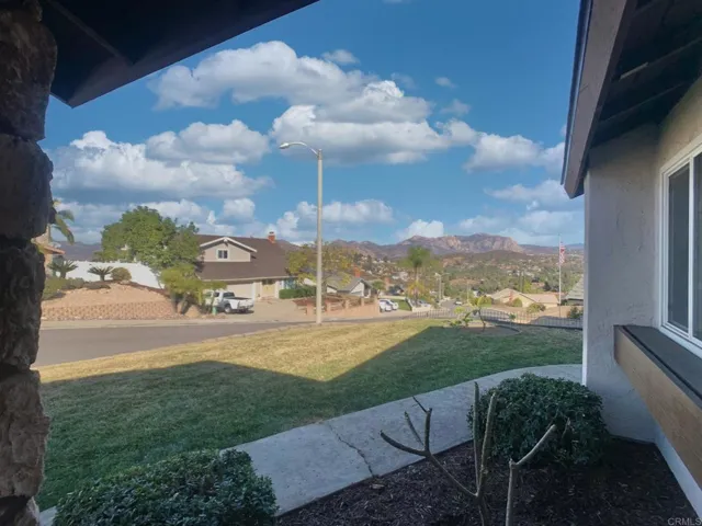 12503 Ridgeton Drive, Lakeside, California 92040