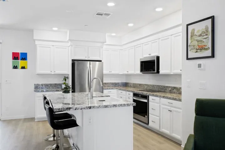 3062 Beaded Mist Walk, Sacramento, California 95833
