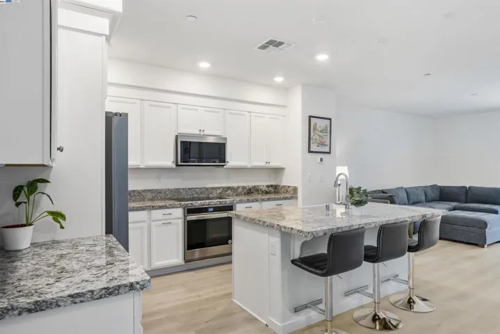 3062 Beaded Mist Walk, Sacramento, California 95833