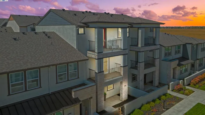 3062 Beaded Mist Walk, Sacramento, California 95833