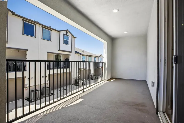 3062 Beaded Mist Walk, Sacramento, California 95833