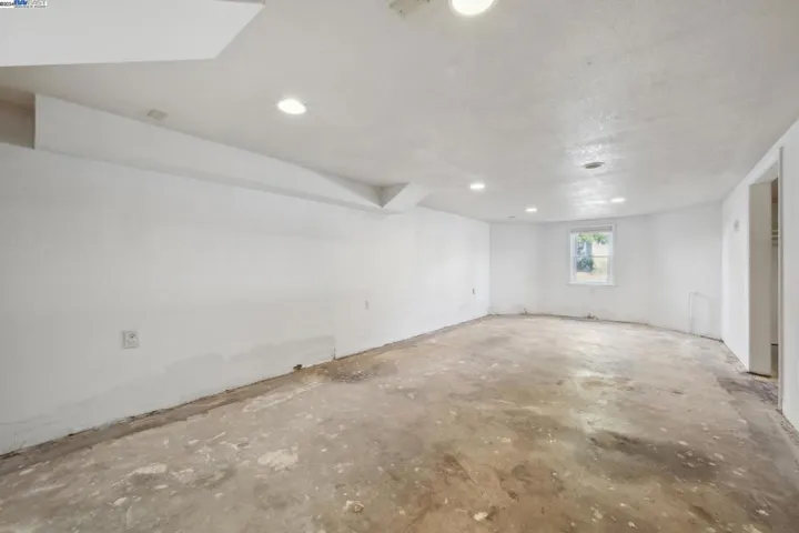 Lower Level Bonus Room