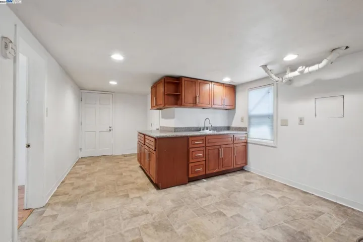 2064 San Antonio Ave, Alameda, California 94501