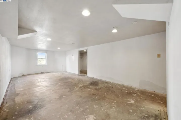 Lower Level Bonus Room