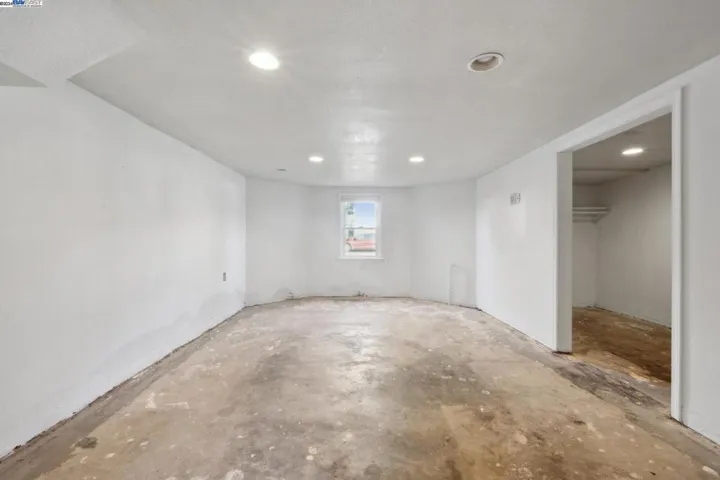 Lower Level Bonus Room