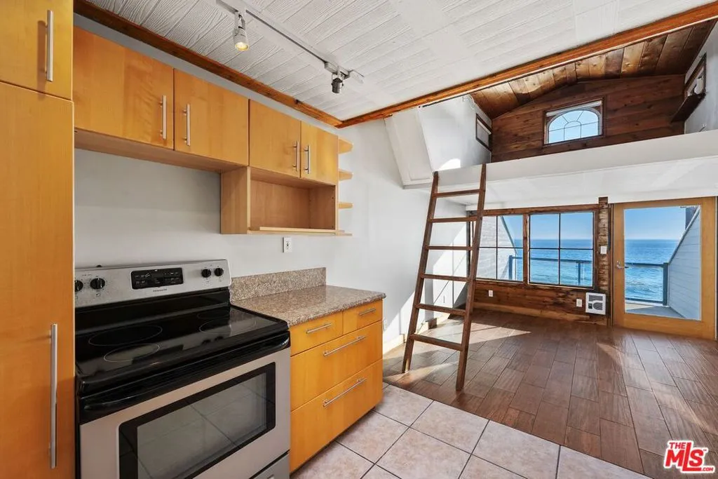 20006 Pacific Coast Highway A, Malibu, California 90265, ,1 BathroomBathrooms,Residential Lease,For Rent,Pacific Coast,24473273