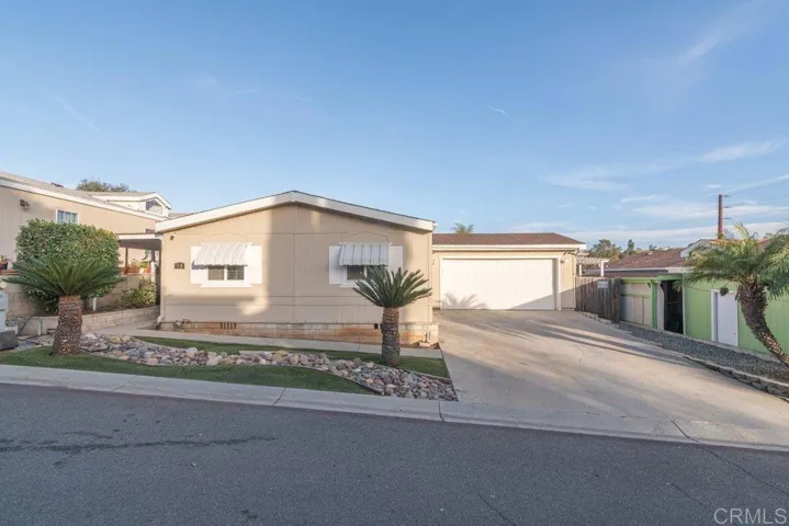 1638 Calavo Road 74, Fallbrook, California 92028